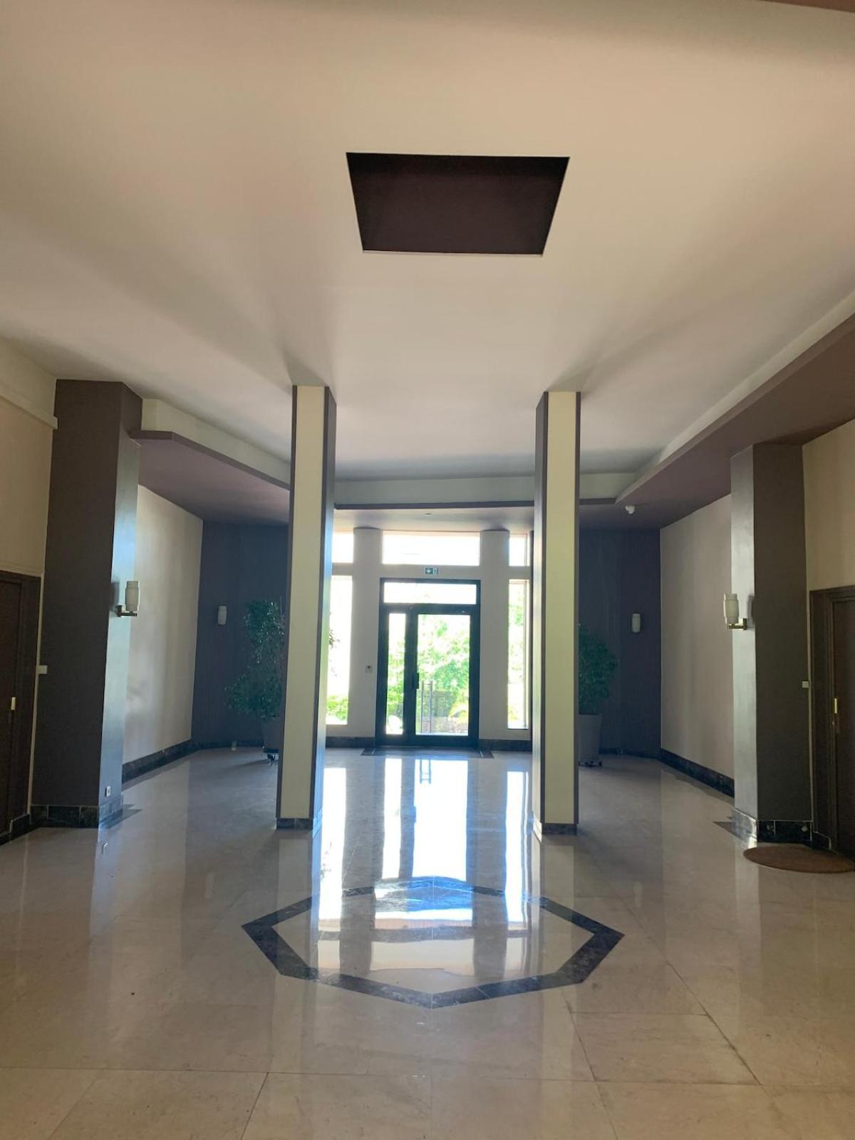 Centre Ville, Parking, Balcon, Piscine *